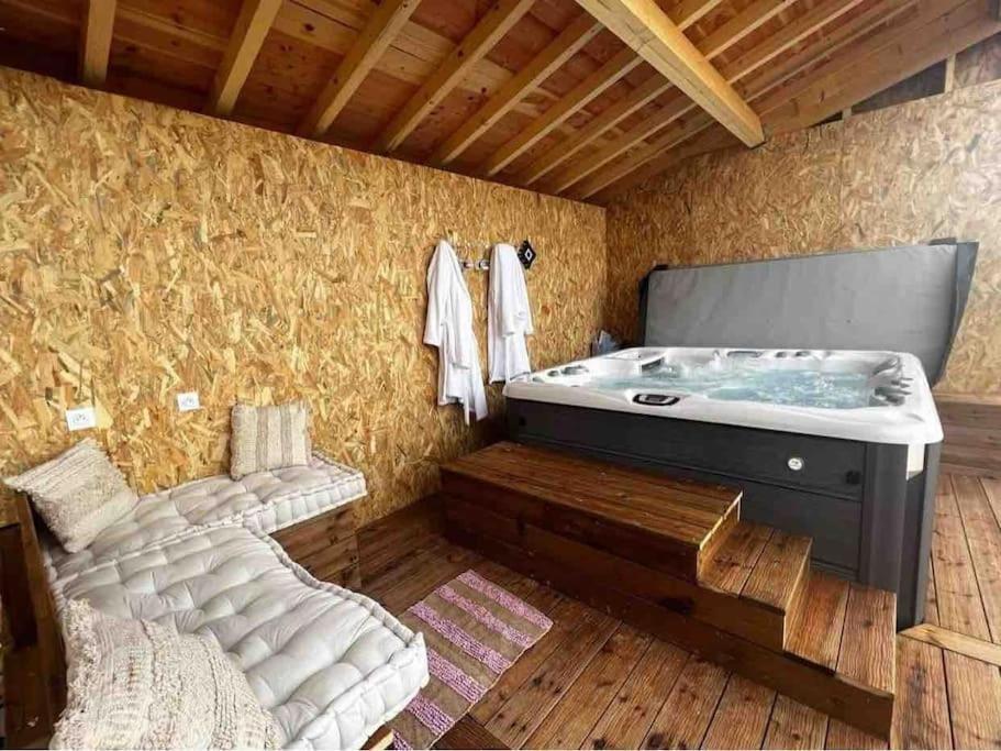 Gite A La Ferme Avec Jacuzzi Et Piscine Chauffee Saint-Felix-de-Tournegat Exteriör bild